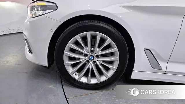 BMW 5 Series (G30) id 3060980 из Кореи 15