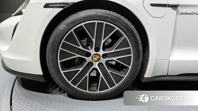 Porsche Taycan id 3725980 из Кореи 15