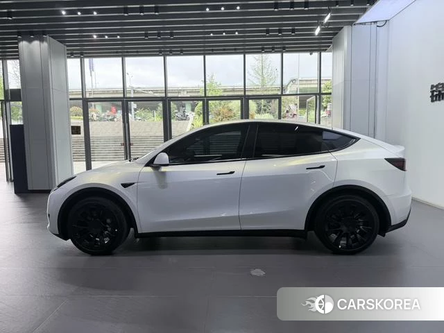Tesla Model Y 2023 Белый из Китая, фото 6