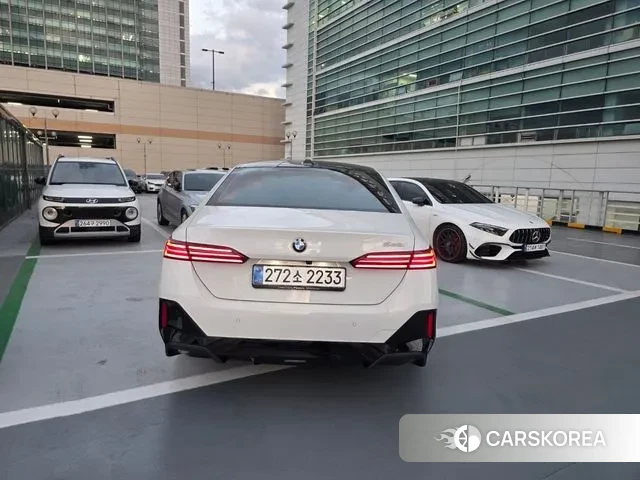 BMW 5 Series (G60) 2025 Белый из Кореи, фото 6