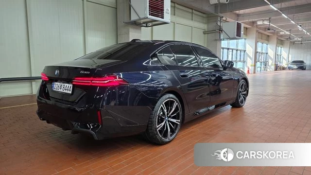 BMW 5 Series (G60) 2024 Черный из Кореи, фото 5