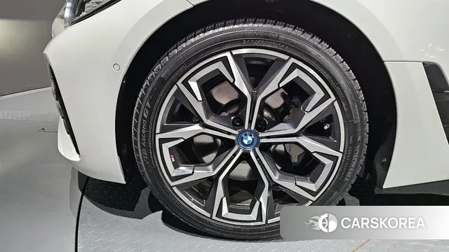 BMW i4 id 3452846 из Кореи 15