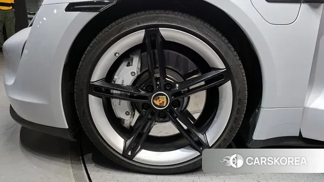 Porsche Taycan id 3447922 из Кореи 15