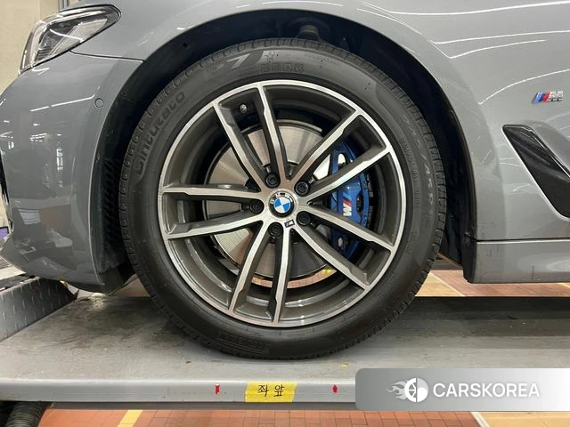 BMW 5 Series (G30) 2023 Серый из Кореи, фото 5