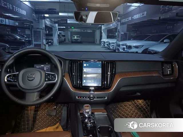 Volvo XC60 2023 Черный из Китая, фото 5