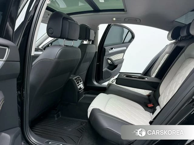 Volkswagen Magotan 2025 Черный из Китая, фото 5