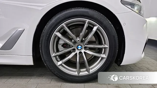 BMW 5 Series (G30) id 3778514 из Кореи 15