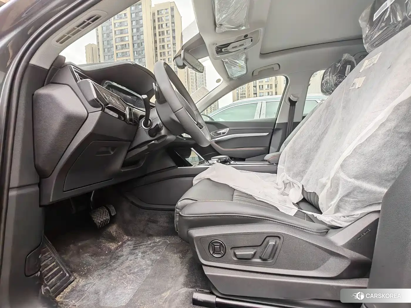 Audi e-tron 2026 Silver/gray из Китая, фото 5