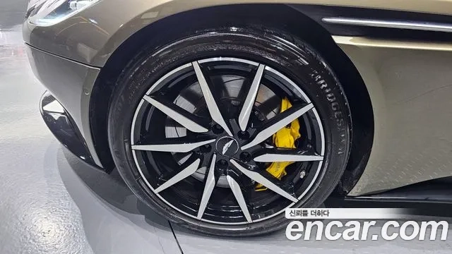 Aston Martin DB11 id 2932411 из Кореи 15