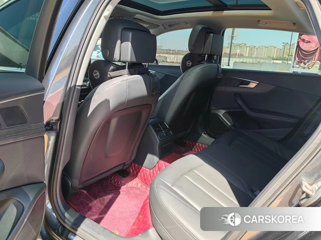 Audi A4L 2022 Темно-серый из Китая, фото 5