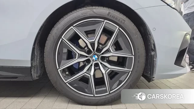 BMW 5 Series (G60) id 3388237 из Кореи 15