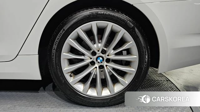 BMW 5 Series (G30) id 3801469 из Кореи 15