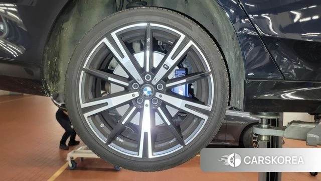 BMW 5 Series (G60) 2023 Черный из Кореи, фото 5