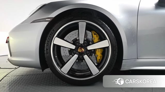 Porsche 911(992) id 4294071 из Кореи 26