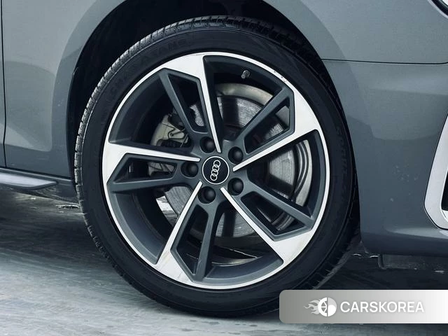 Audi A4L id 4275209 из Китая 9