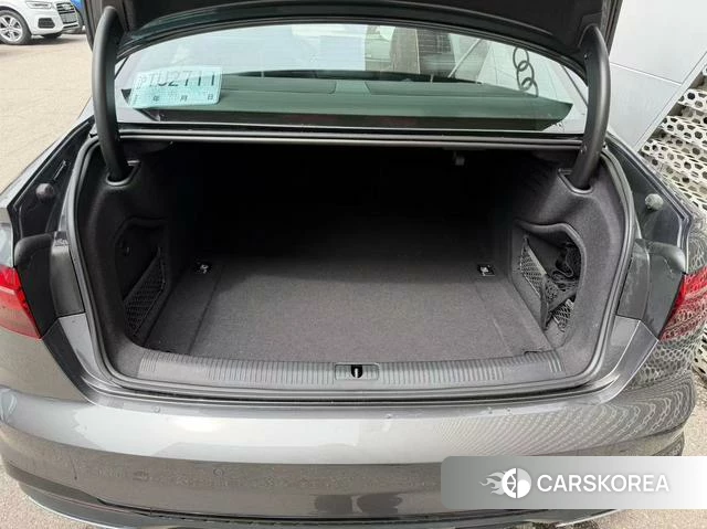 Audi A4L 2024 Темно-серый из Китая, фото 5