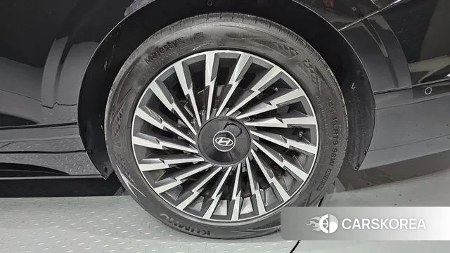 Hyundai Grandeur (GN7) id 2958901 из Кореи 15