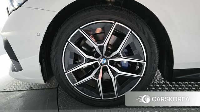 BMW 5 Series (G60) id 4892650 из Кореи 34
