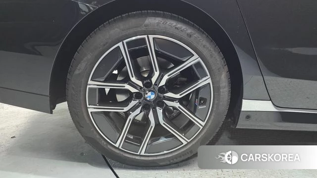 BMW 7 Series (G70) id 4266465 из Кореи 31