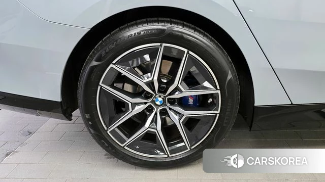 BMW 5 Series (G60) id 3909543 из Кореи 15