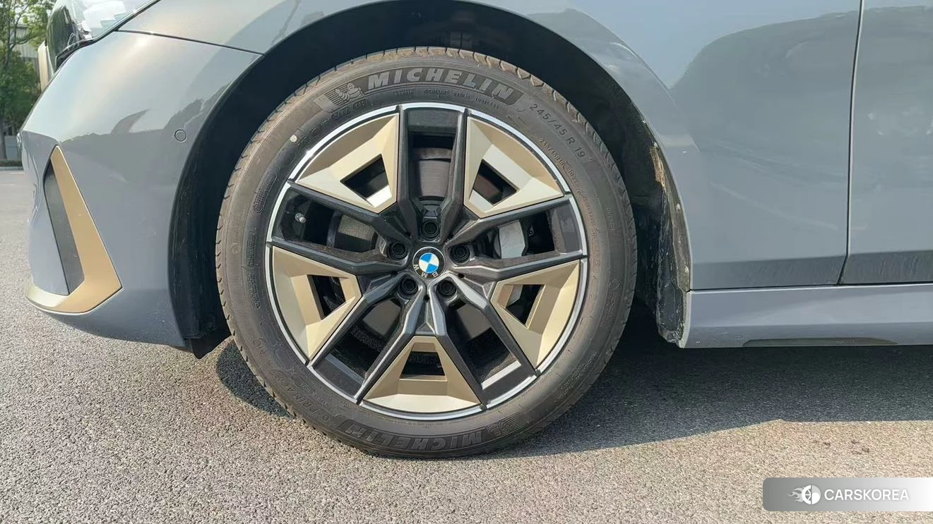 BMW 5 series id 4455335 из Китая 11