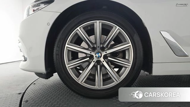 BMW 5 Series (G30) id 4397639 из Кореи 28