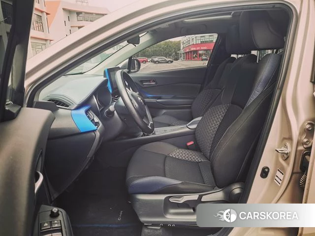 Toyota C-HR id 4238586 из Китая 9