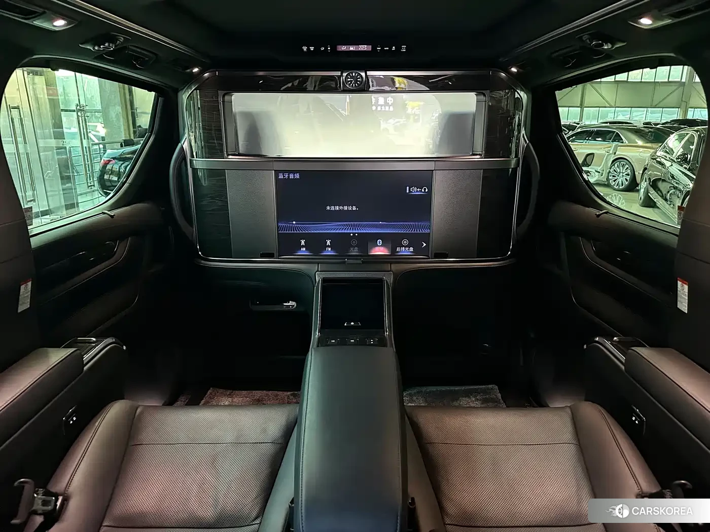 Lexus LM id 4570451 из Китая 19