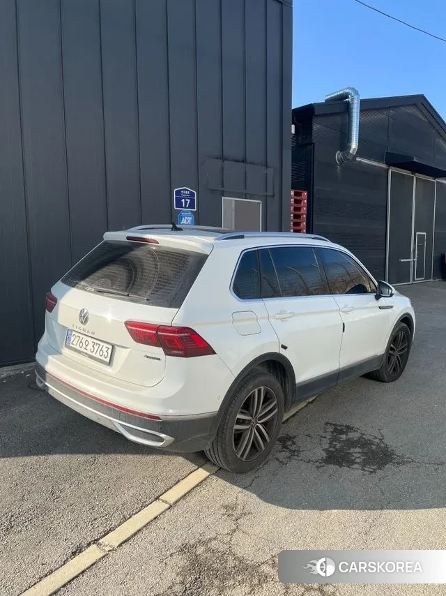 Volkswagen Tiguan second Generation 2023 Белый из Кореи, фото 5