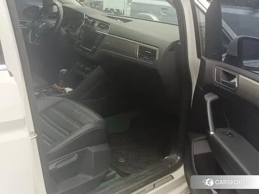Volkswagen Touran id 4577689 из Китая 11