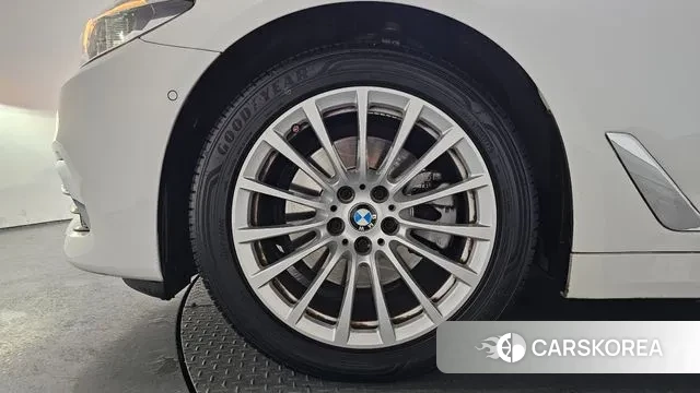 BMW 5 Series (G30) id 3691937 из Кореи 15