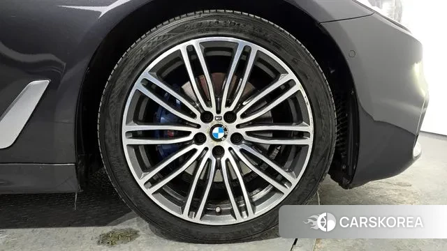 BMW 5 Series (G30) id 3612403 из Кореи 15