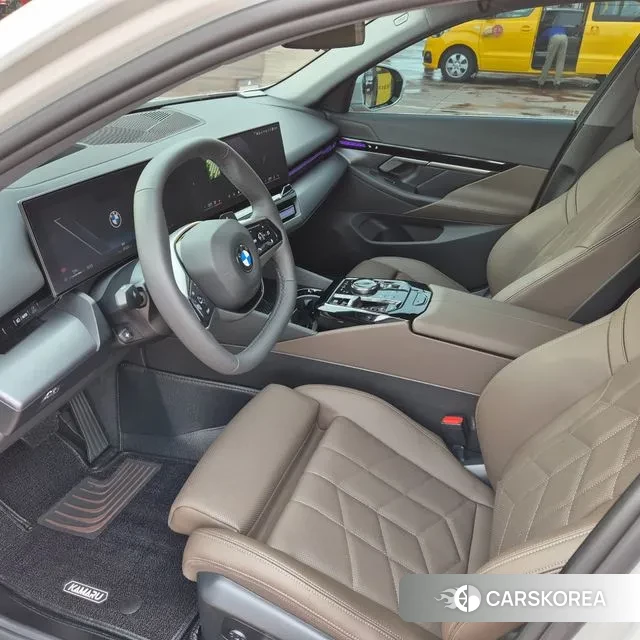 BMW 5 Series (G60) 2024 Белый из Кореи, фото 5