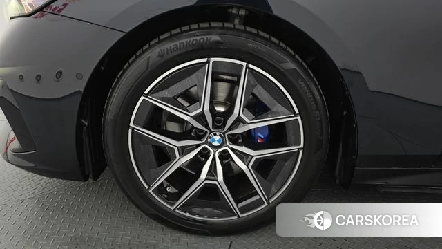 BMW 5 Series (G60) id 4870692 из Кореи 30