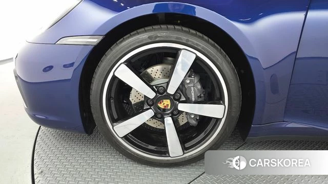 Porsche 911(992) id 4292092 из Кореи 15