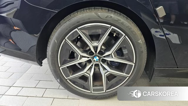 BMW 5 Series (G60) id 4635311 из Кореи 30