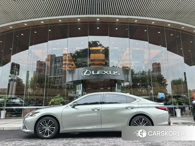 Lexus ES id 4348947 из Китая 13