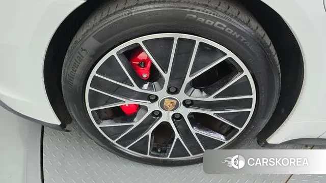 Porsche Taycan id 3017781 из Кореи 15