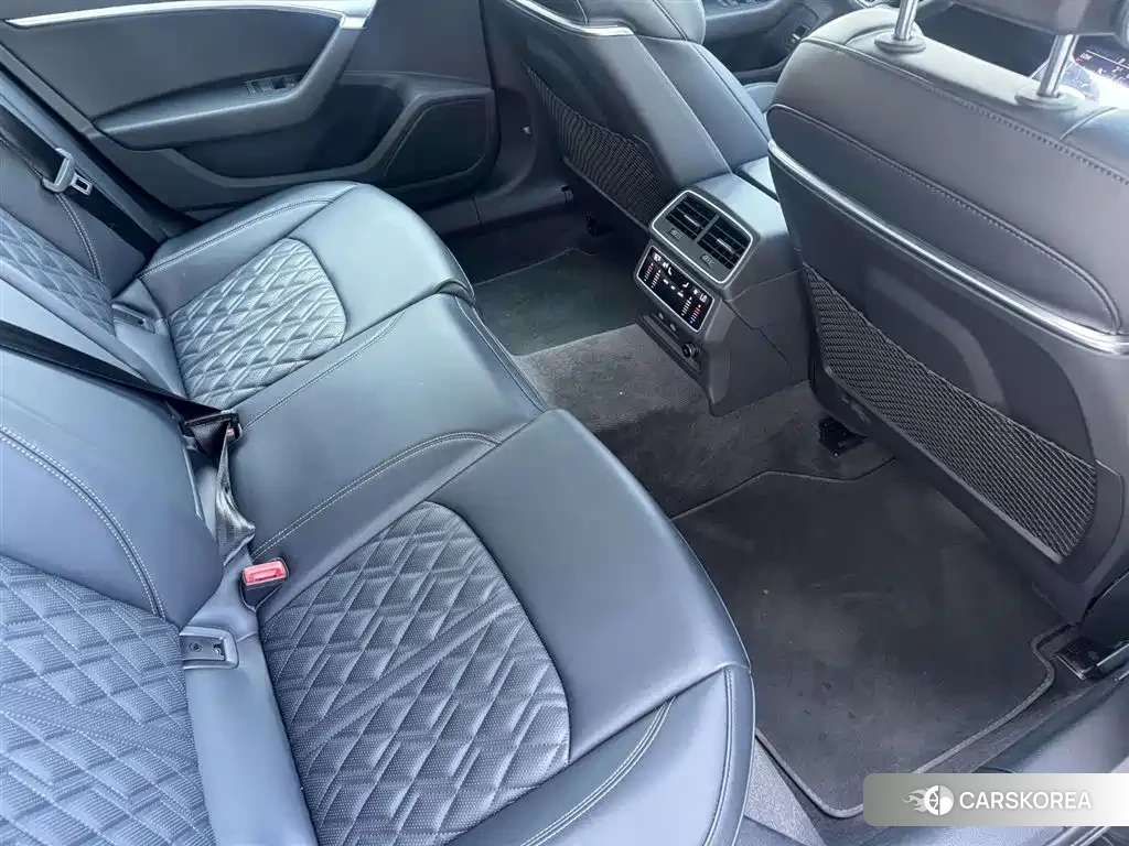 Audi A6L id 4547569 из Китая 11