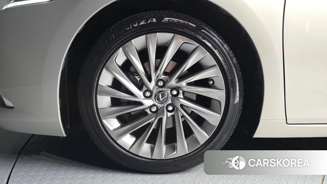 Lexus ES300h 7th generation id 4620477 из Кореи 31