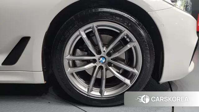 BMW 5 Series (G30) id 3489092 из Кореи 15