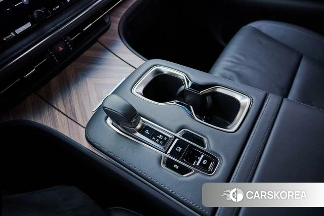 Lexus LM id 4290837 из Китая 15
