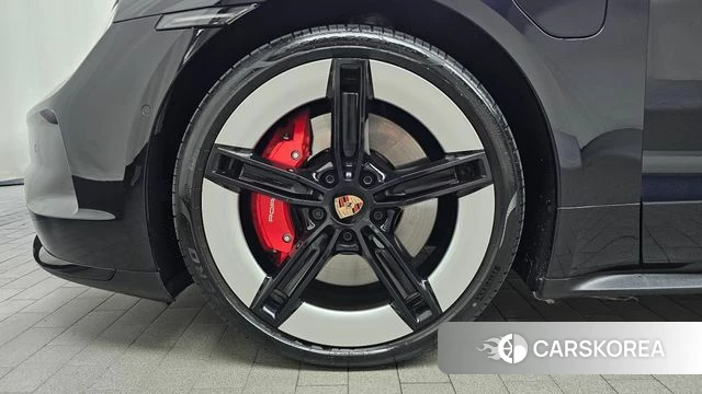 Porsche Taycan id 4879461 из Кореи 32