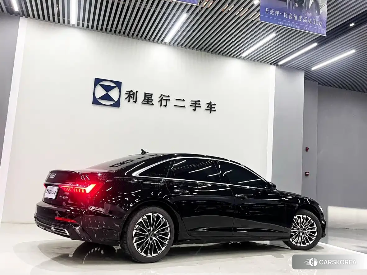 Audi A6L id 4599627 из Китая 9