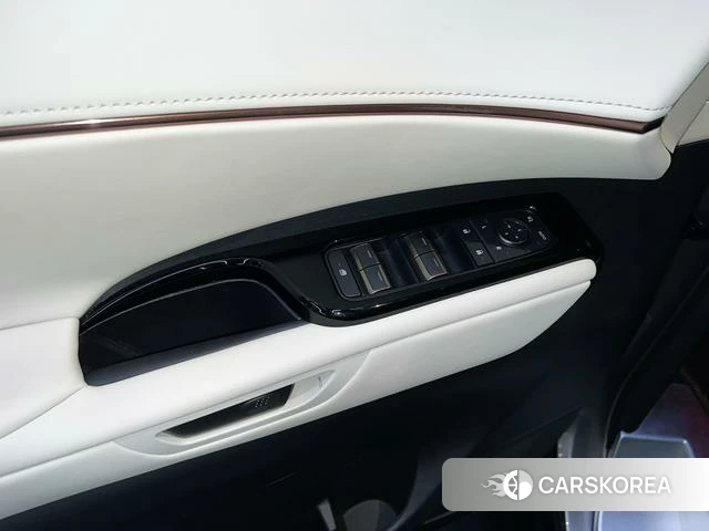 Lexus LM id 4314678 из Китая 13