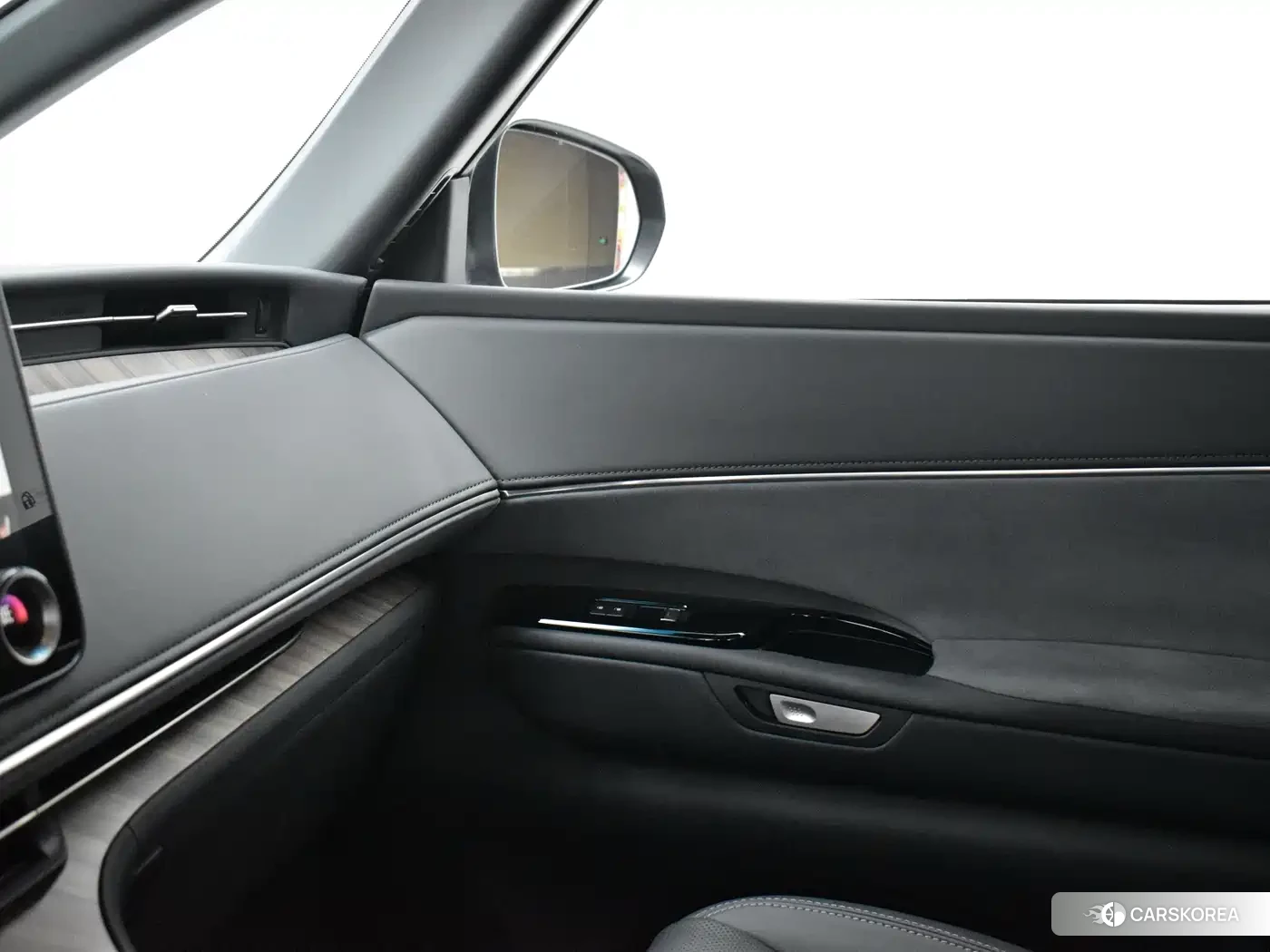 Lexus LM id 4559761 из Китая 21