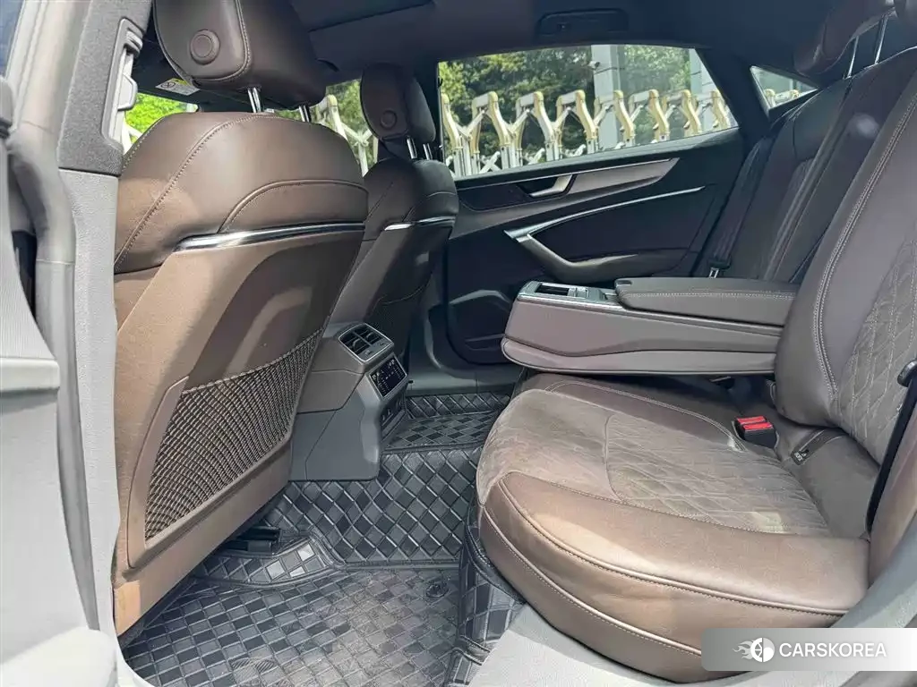Audi A7L id 4577417 из Китая 13