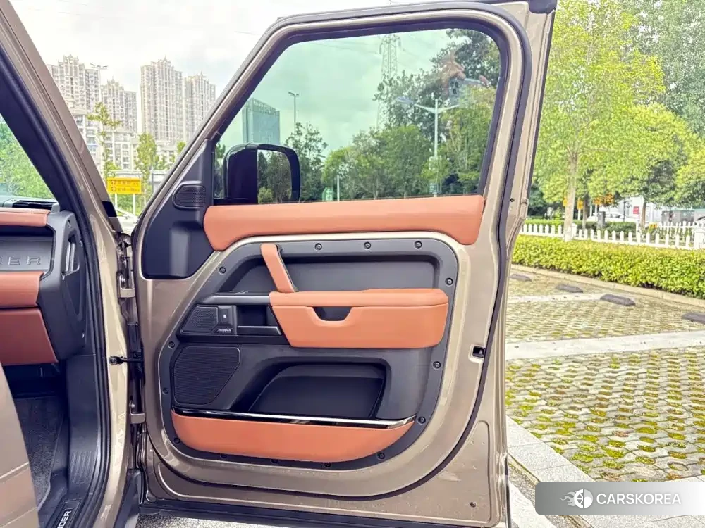 Land Rover Defender id 4548357 из Китая 32