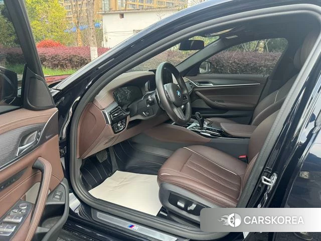 BMW 5 series 2022 Черный из Китая, фото 5