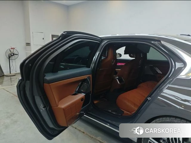 BMW i7 2026 Темно-серый из Китая, фото 5